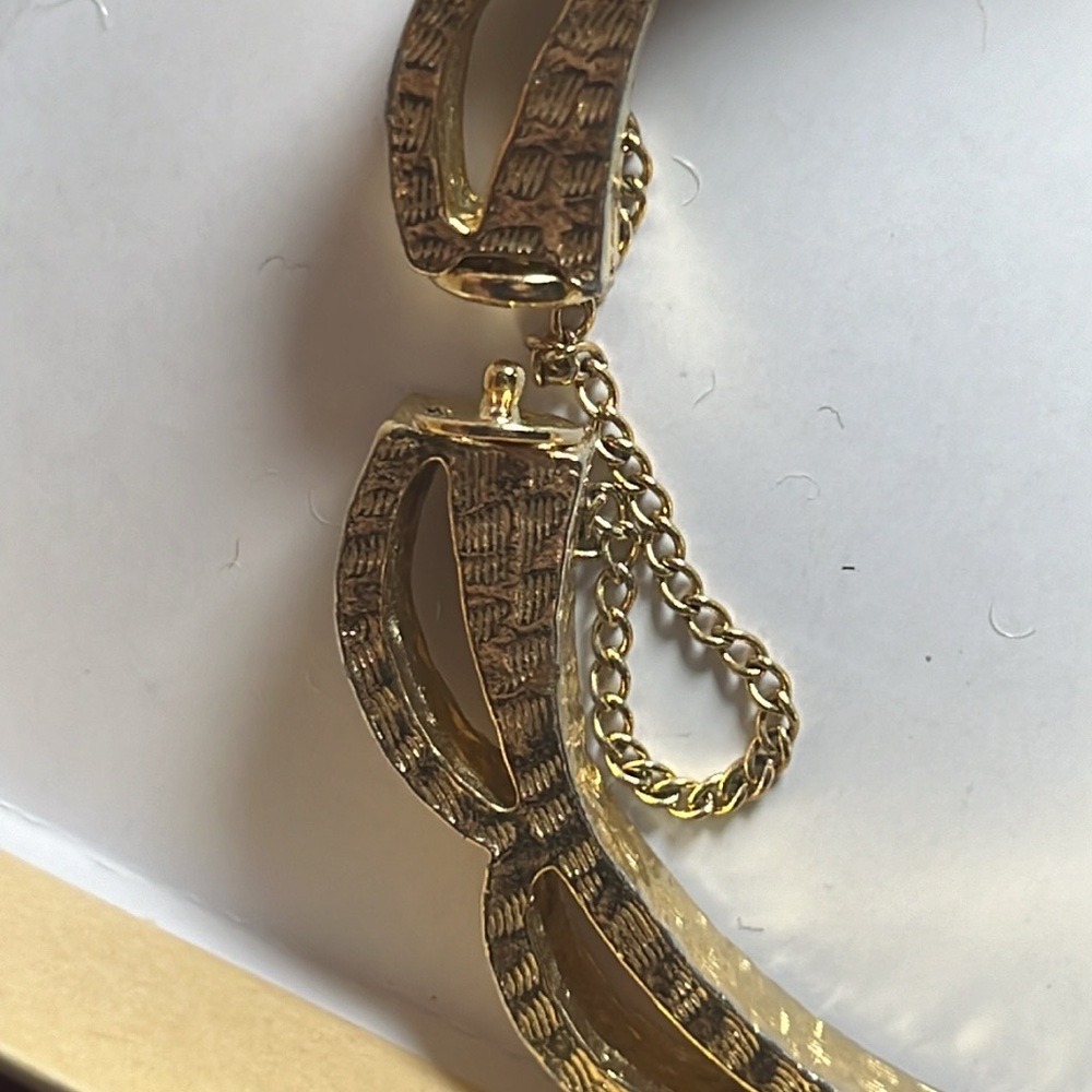 Beautiful Gold Bangle - image 5